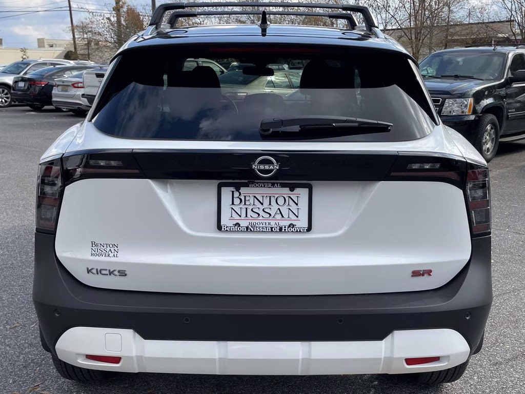2026 Aspen White/Super Black Nissan Kicks SR FWD SUV