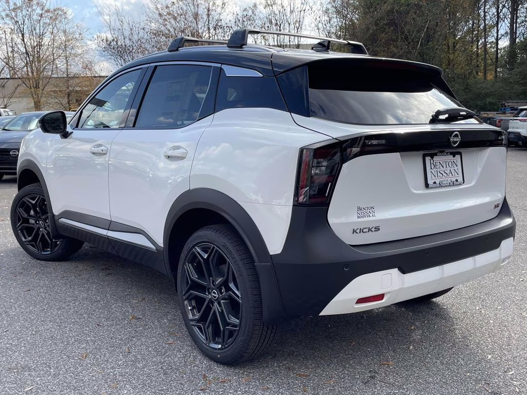 2026 Aspen White/Super Black Nissan Kicks SR FWD SUV