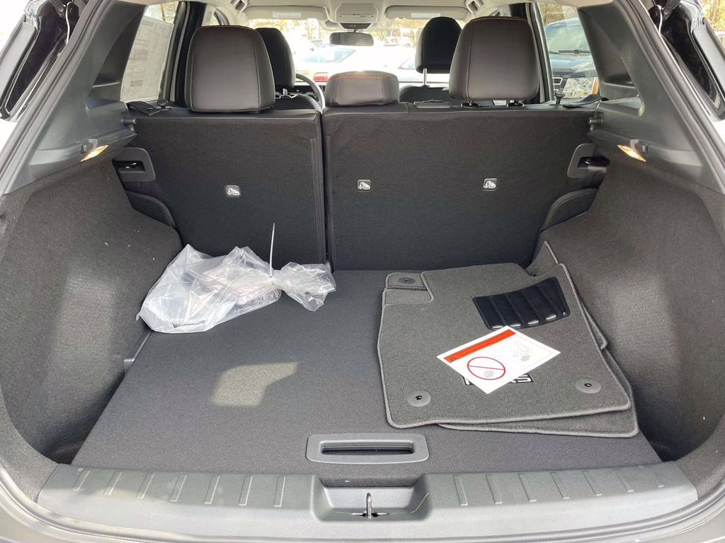 2026 Aspen White/Super Black Nissan Kicks SR FWD SUV