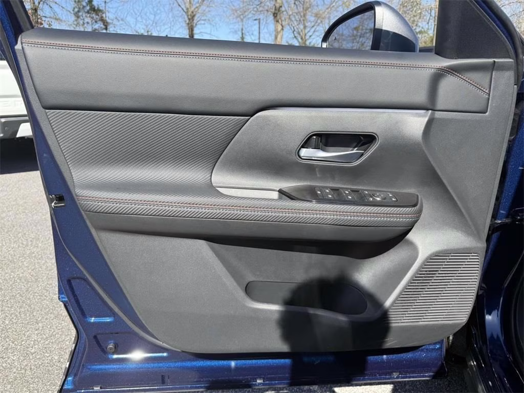 2025 Deep Blue Pearl/Gun Metallic Nissan Kicks SR FWD SUV