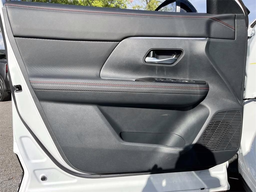 2026 Aspen White Tricoat Nissan Kicks SR FWD SUV