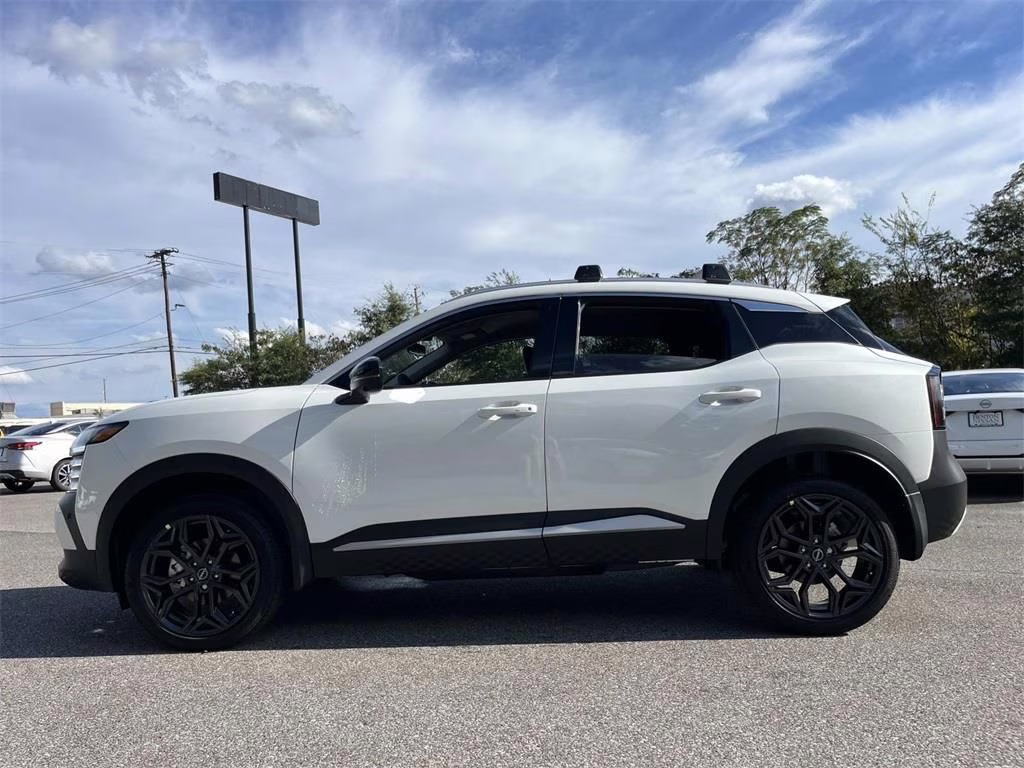 2026 Aspen White Tricoat Nissan Kicks SR FWD SUV