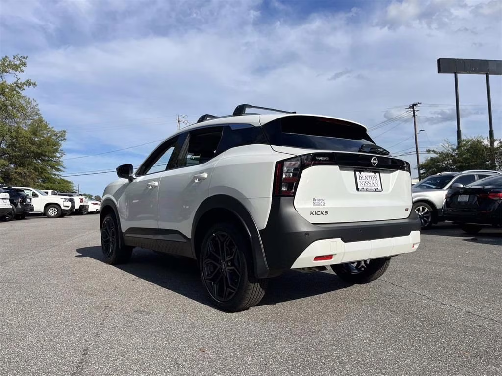 2026 Aspen White Tricoat Nissan Kicks SR FWD SUV