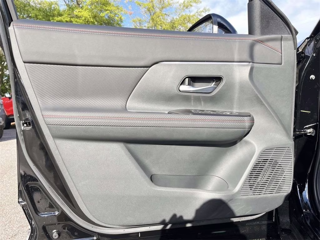 2026 Super Black Nissan Kicks SR FWD SUV