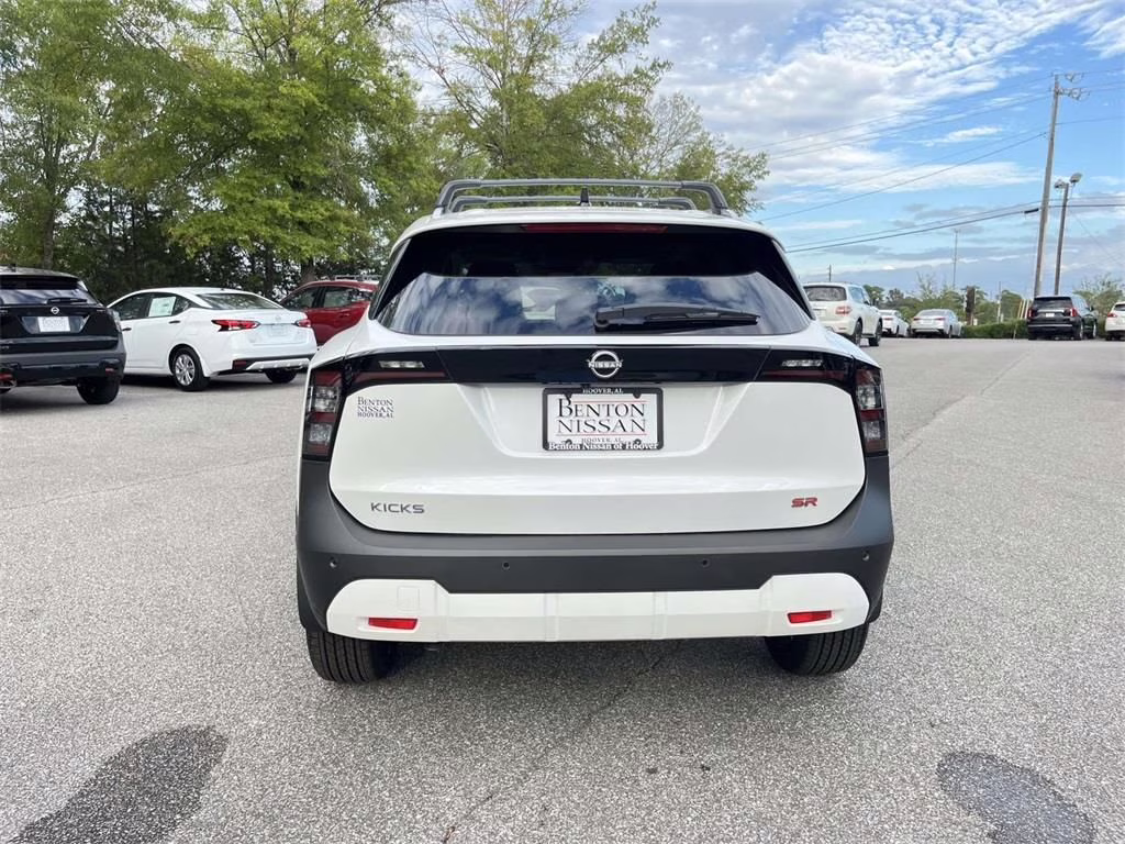 2026 Aspen White Tricoat Nissan Kicks SR FWD SUV