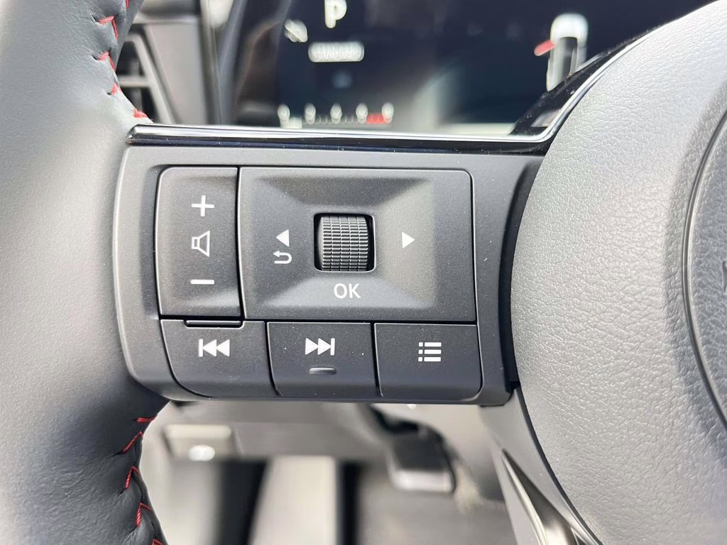 2026 Aspen White Tricoat Nissan Kicks SR FWD SUV