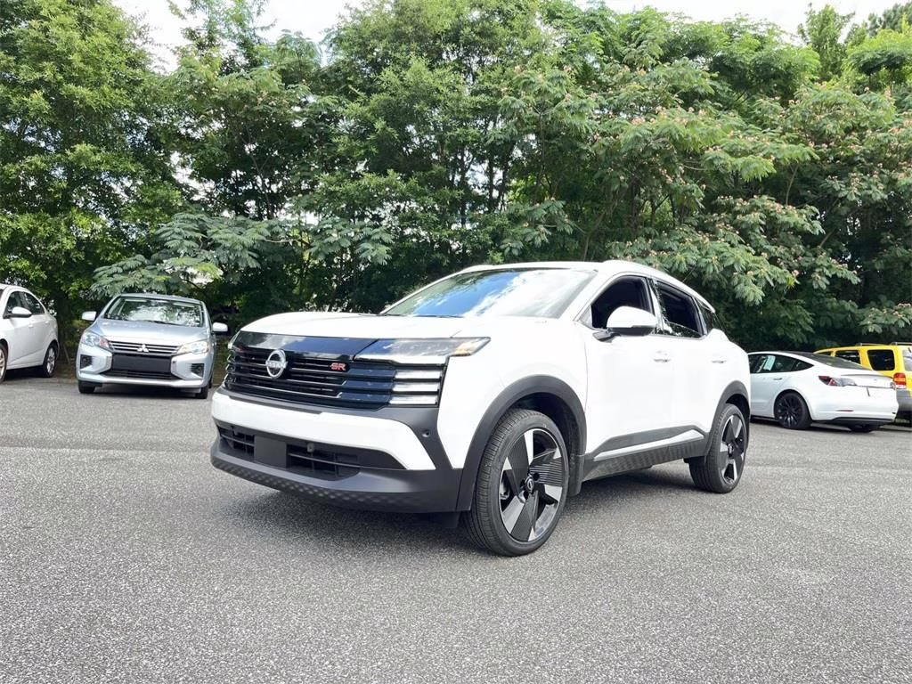2025 Aspen White Tricoat Nissan Kicks SR AWD SUV