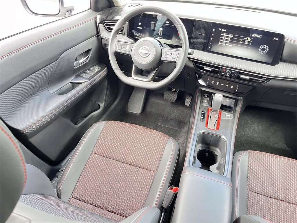 2025 Aspen White Tricoat Nissan Kicks SR AWD SUV