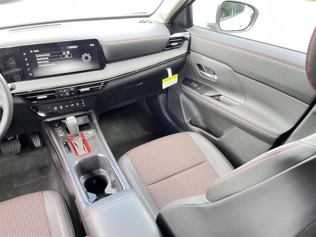 2025 Aspen White Tricoat Nissan Kicks SR AWD SUV