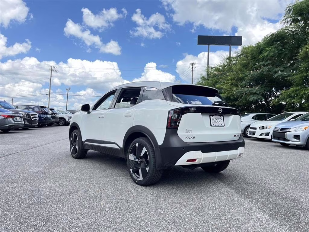 2025 Aspen White Tricoat Nissan Kicks SR AWD SUV