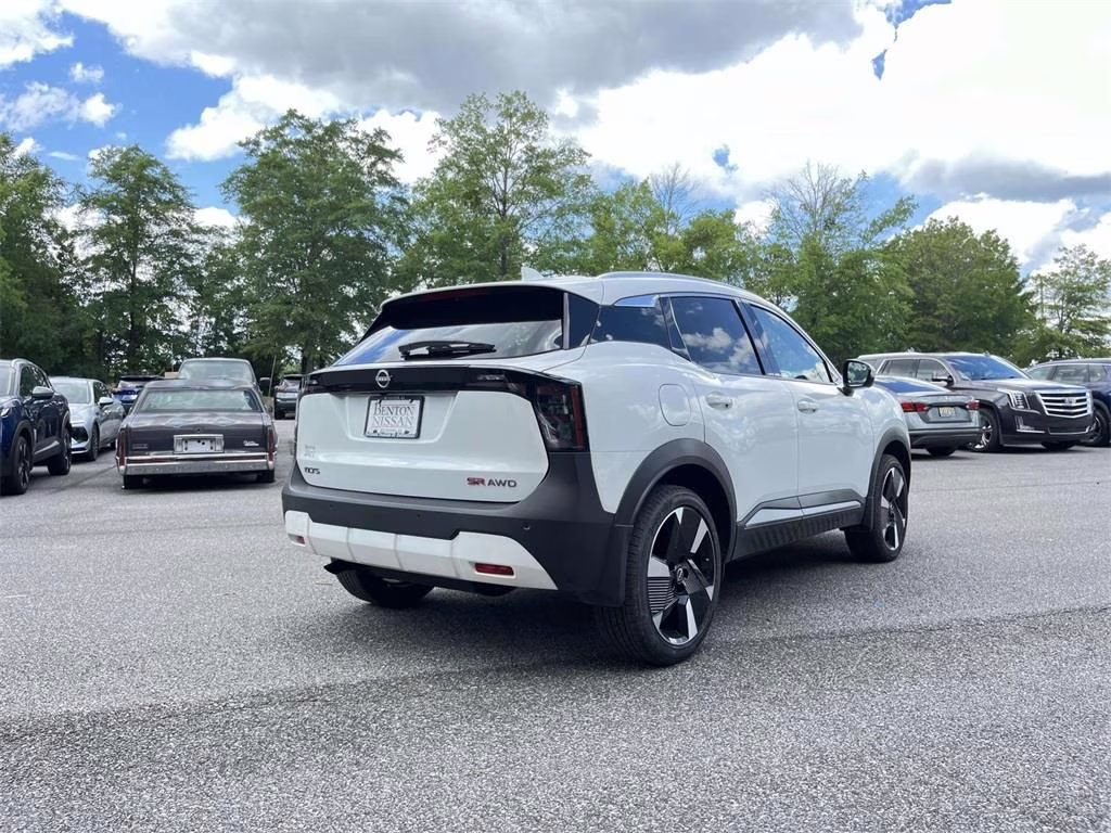 2025 Aspen White Tricoat Nissan Kicks SR AWD SUV