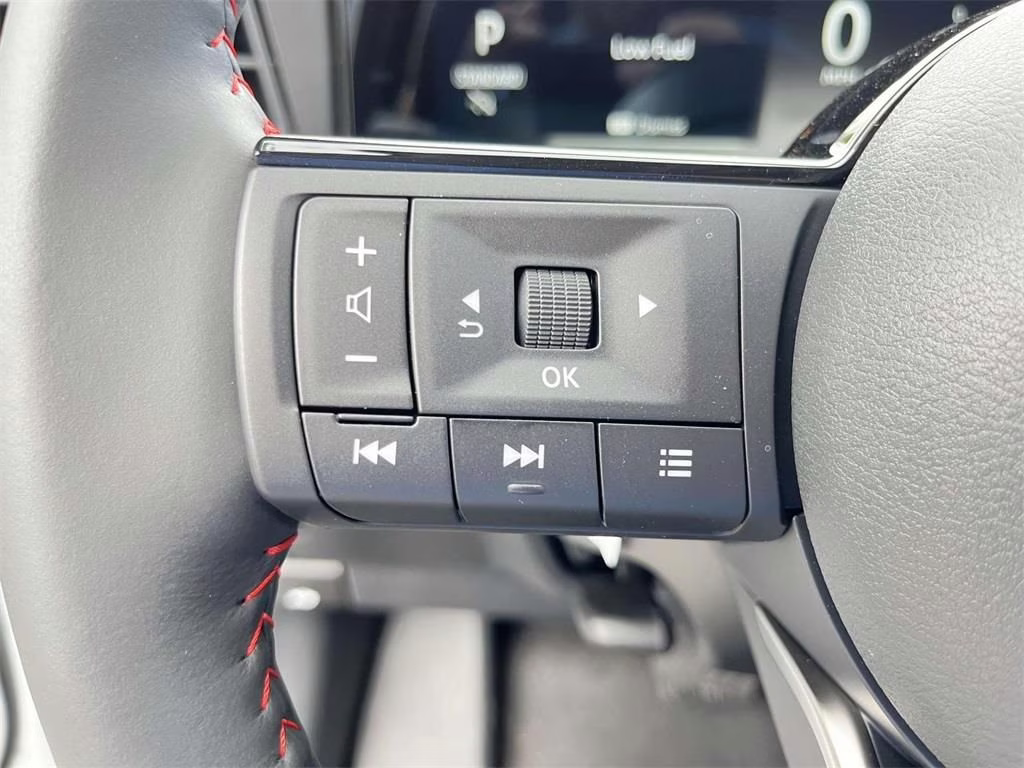 2025 Aspen White Tricoat Nissan Kicks SR FWD SUV