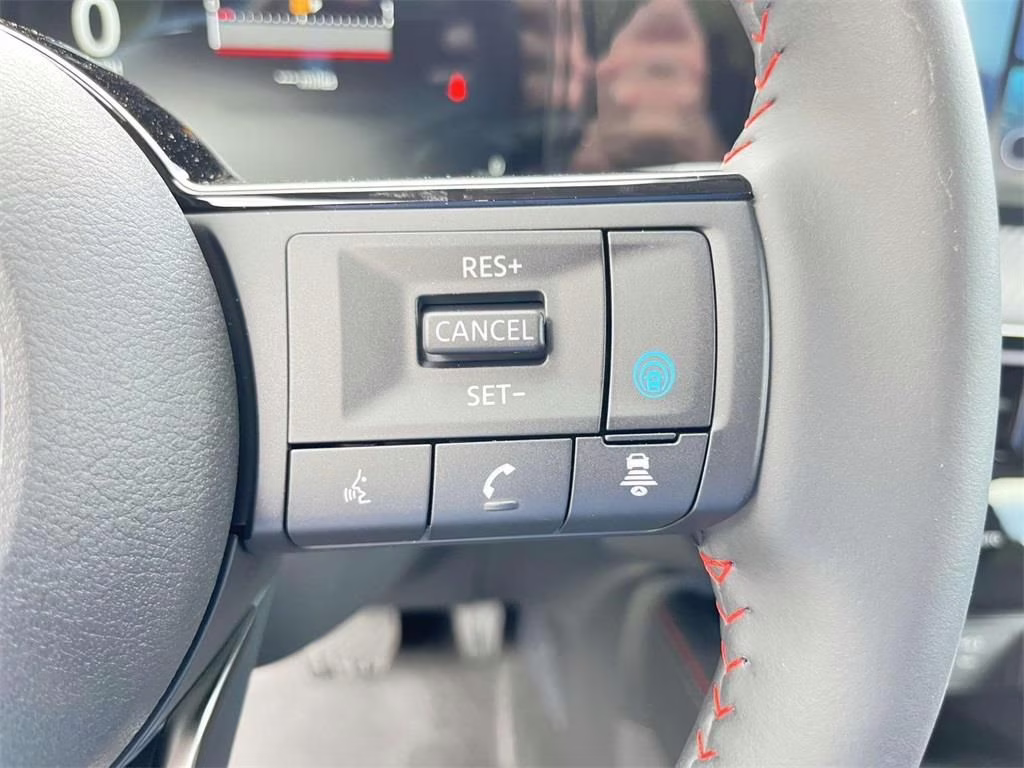 2025 Aspen White Tricoat Nissan Kicks SR FWD SUV