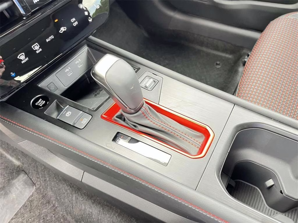 2025 Aspen White Tricoat Nissan Kicks SR FWD SUV