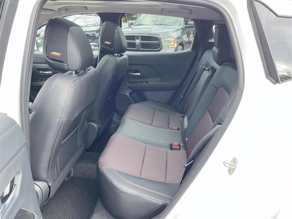 2025 Aspen White Tricoat Nissan Kicks SR FWD SUV