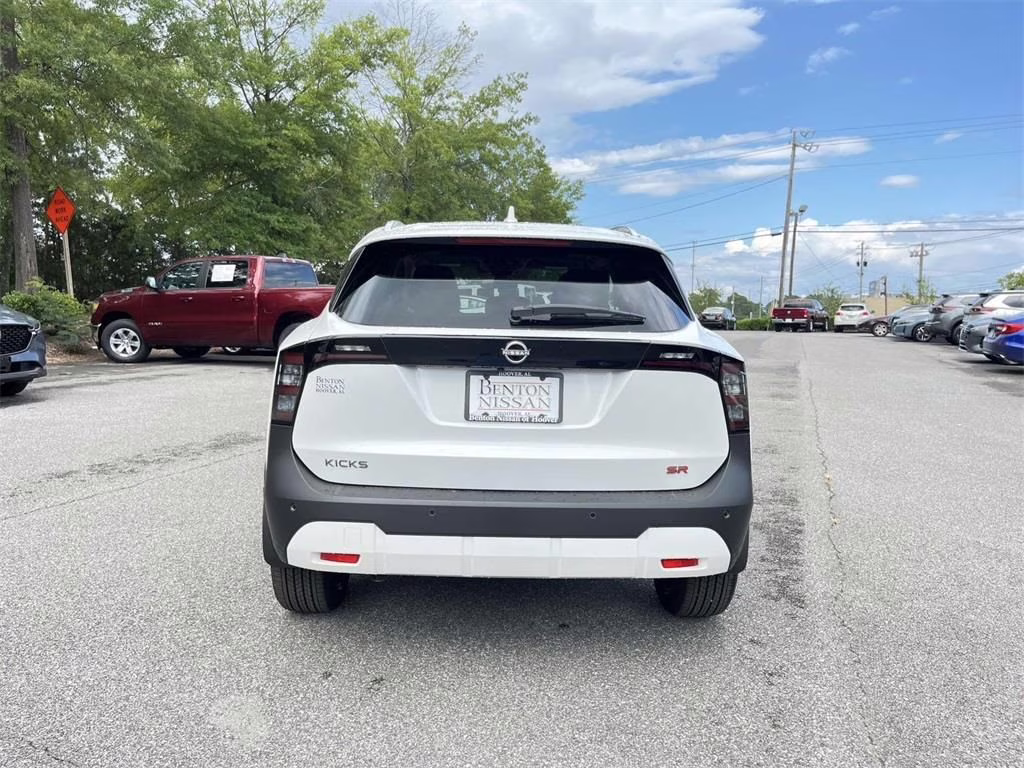 2025 Aspen White Tricoat Nissan Kicks SR FWD SUV