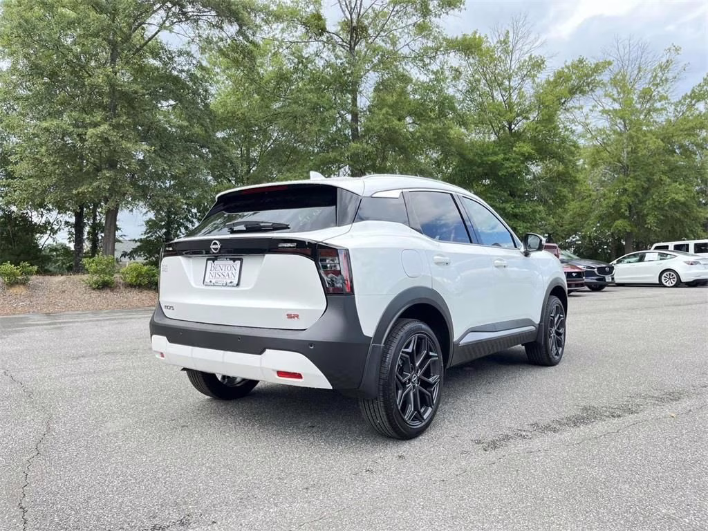 2025 Aspen White Tricoat Nissan Kicks SR FWD SUV