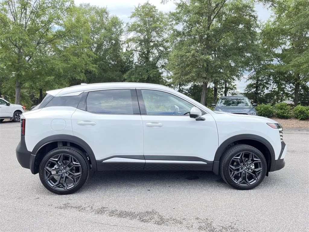 2025 Aspen White Tricoat Nissan Kicks SR FWD SUV