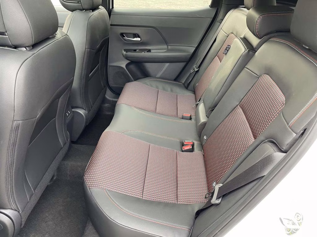 2026 Aspen White Tricoat Nissan Kicks SR FWD SUV