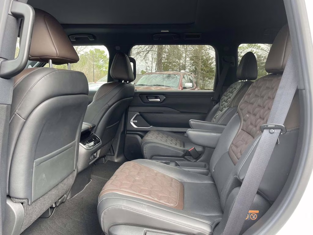 2025 Everest White Pearl Tricoat Nissan Armada Platinum Reserve RWD SUV