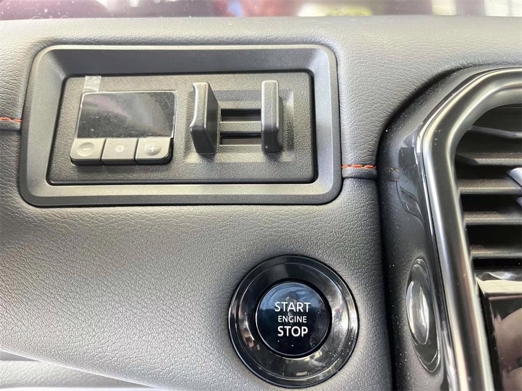 2025 Alpine Metallic/Super Black Nissan Armada PRO-4X 4X4 SUV