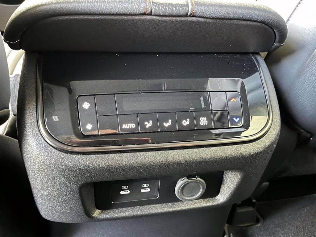 2025 Alpine Metallic/Super Black Nissan Armada PRO-4X 4X4 SUV