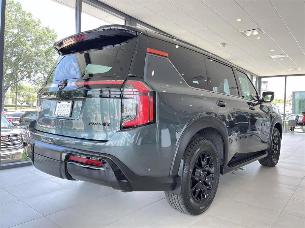 2025 Alpine Metallic/Super Black Nissan Armada PRO-4X 4X4 SUV