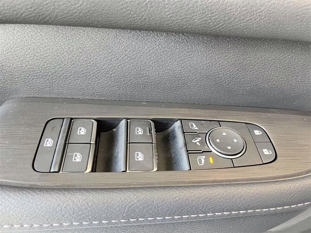 2025 Alpine Metallic/Super Black Nissan Armada PRO-4X 4X4 SUV