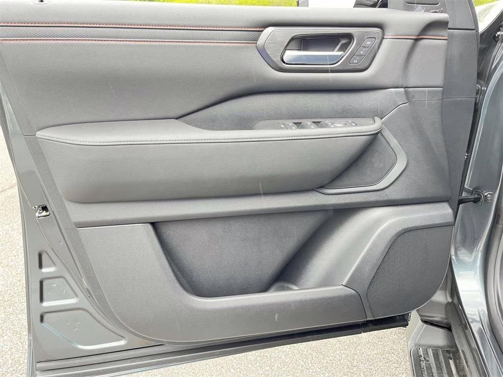 2025 Alpine Metallic Nissan Armada PRO-4X 4X4 SUV