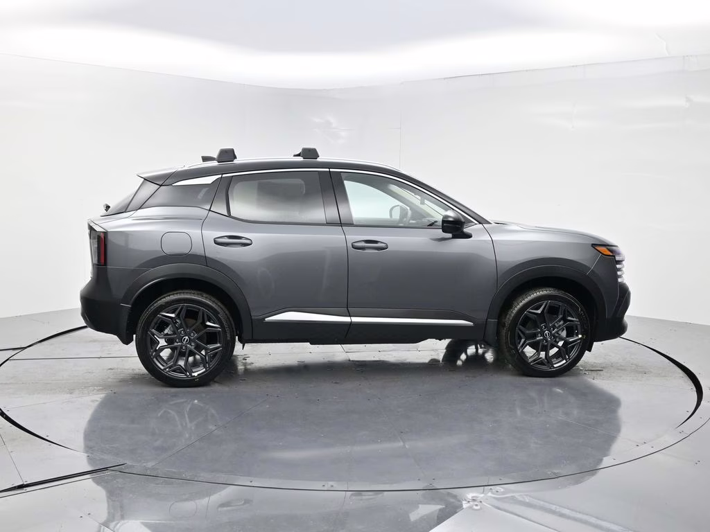 2026 Gun Metallic/Super Black Nissan Kicks SR FWD SUV