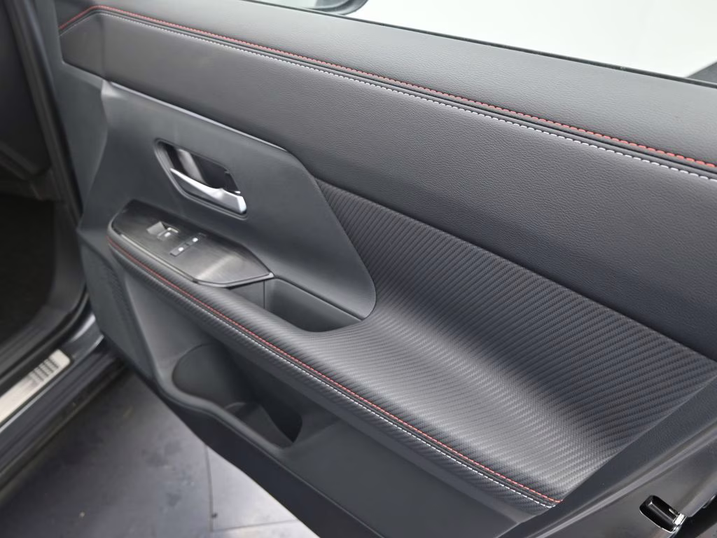 2026 Gun Metallic/Super Black Nissan Kicks SR FWD SUV