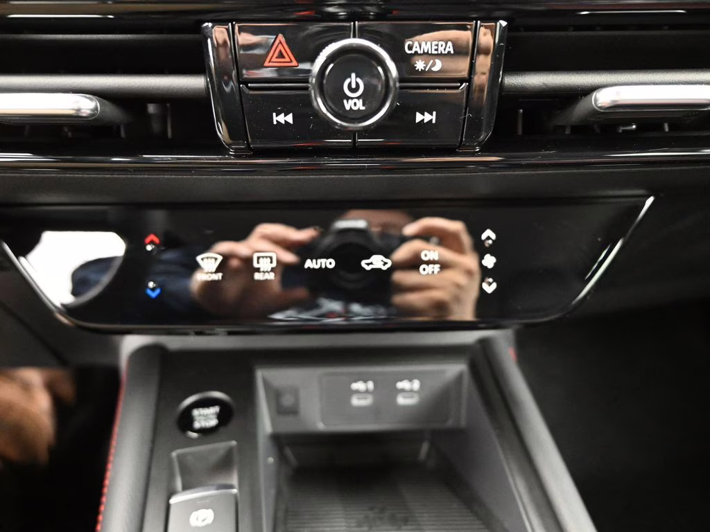 2026 Gun Metallic/Scarlet Ember Tintcoat Nissan Kicks SR FWD SUV