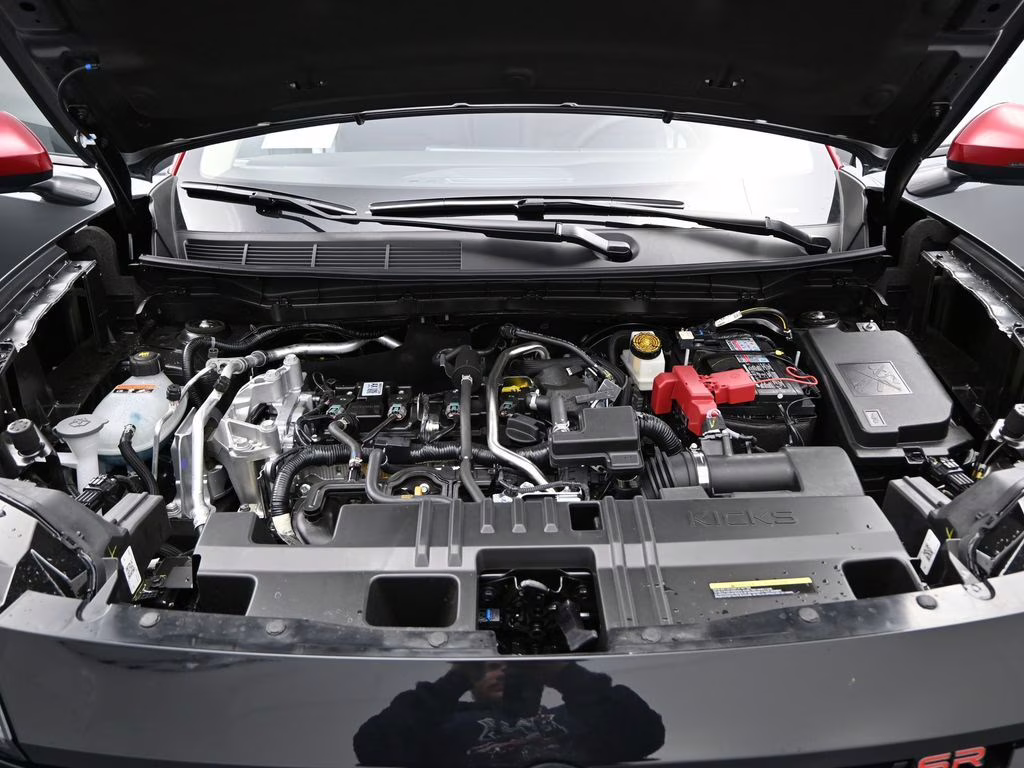 2026 Gun Metallic/Scarlet Ember Tintcoat Nissan Kicks SR FWD SUV