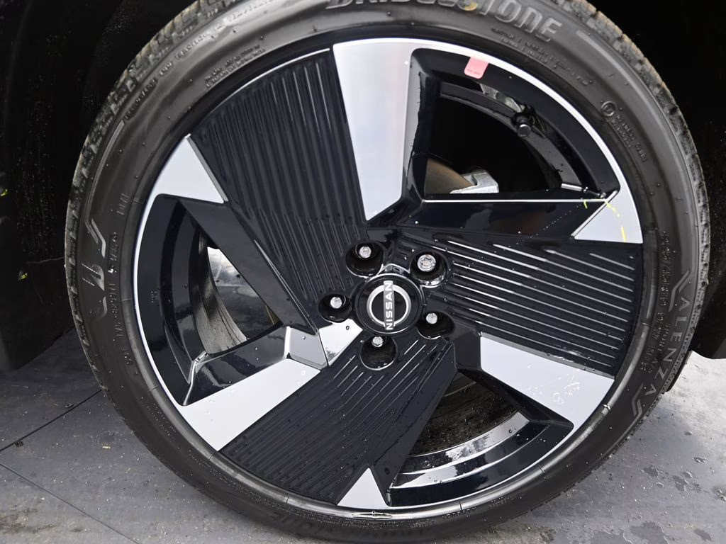 2026 Super Black Nissan Kicks SR FWD SUV