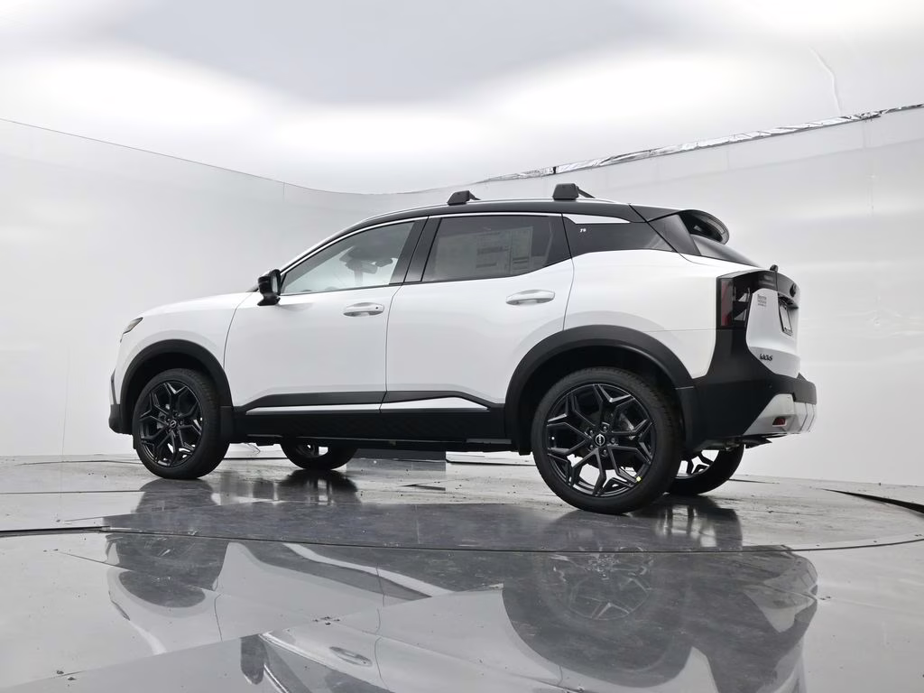2026 Aspen White/Super Black Nissan Kicks SR FWD SUV