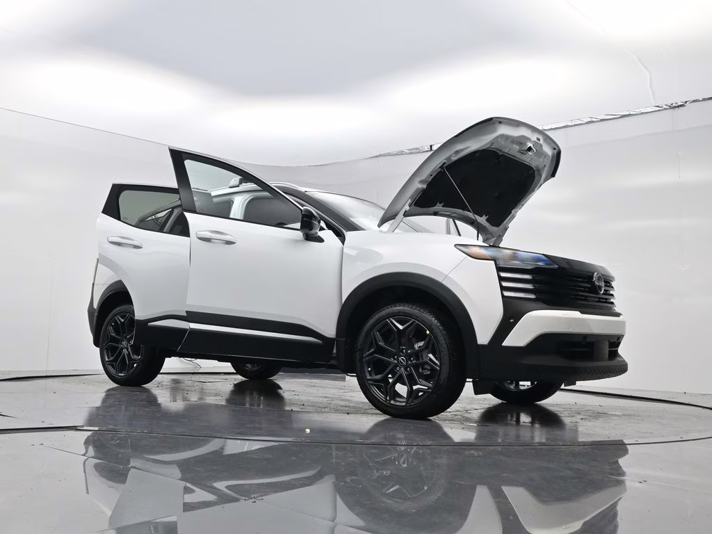 2026 Aspen White/Super Black Nissan Kicks SR FWD SUV