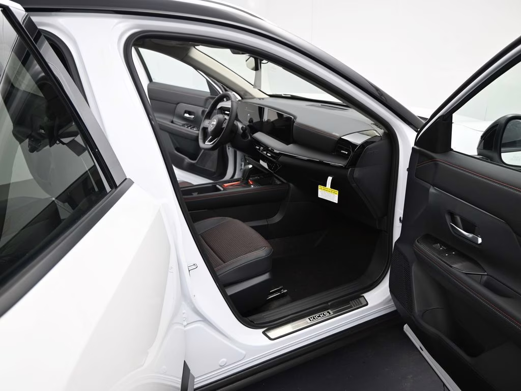 2026 Aspen White/Super Black Nissan Kicks SR FWD SUV