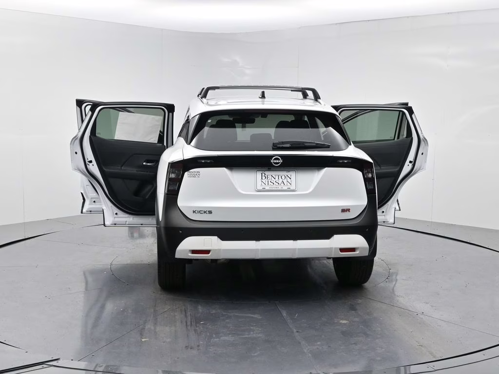 2026 Aspen White Tricoat Nissan Kicks SR FWD SUV