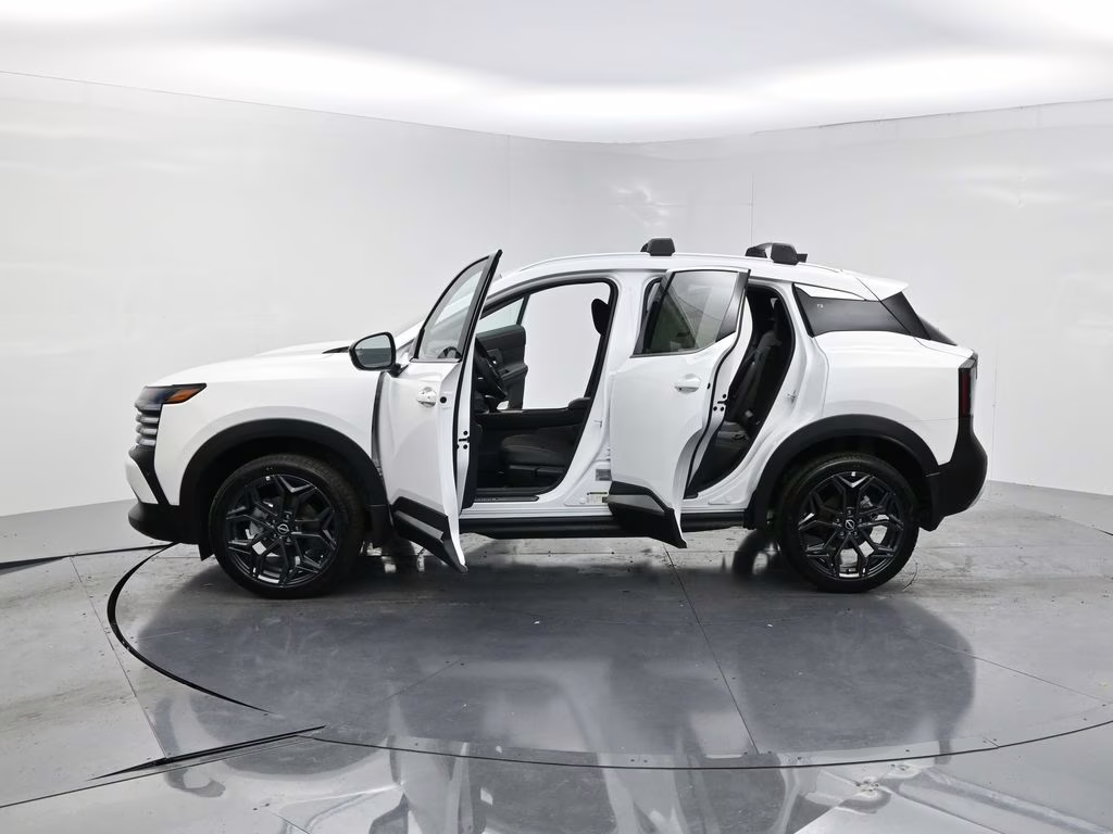 2026 Aspen White Tricoat Nissan Kicks SR FWD SUV