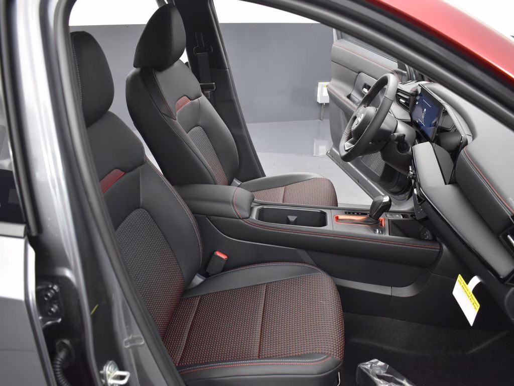 2026 Gun Metallic/Scarlet Ember Tintcoat Nissan Kicks SR FWD SUV