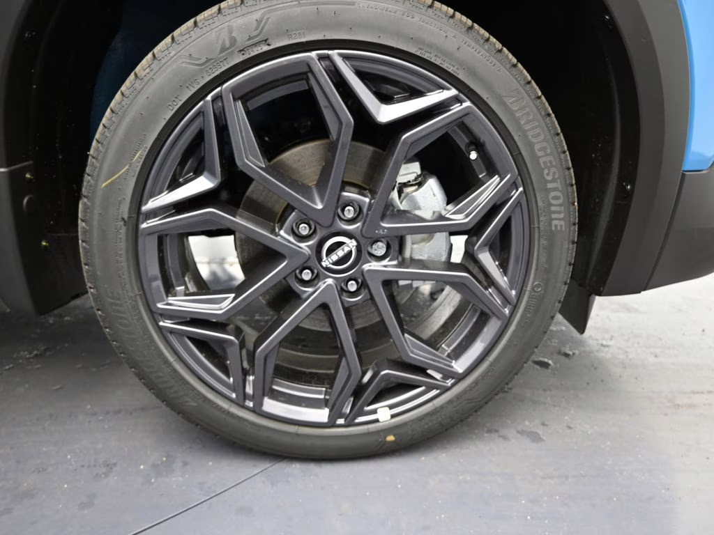 2026 Arctic Ice Blue/Black Nissan Kicks SR FWD SUV