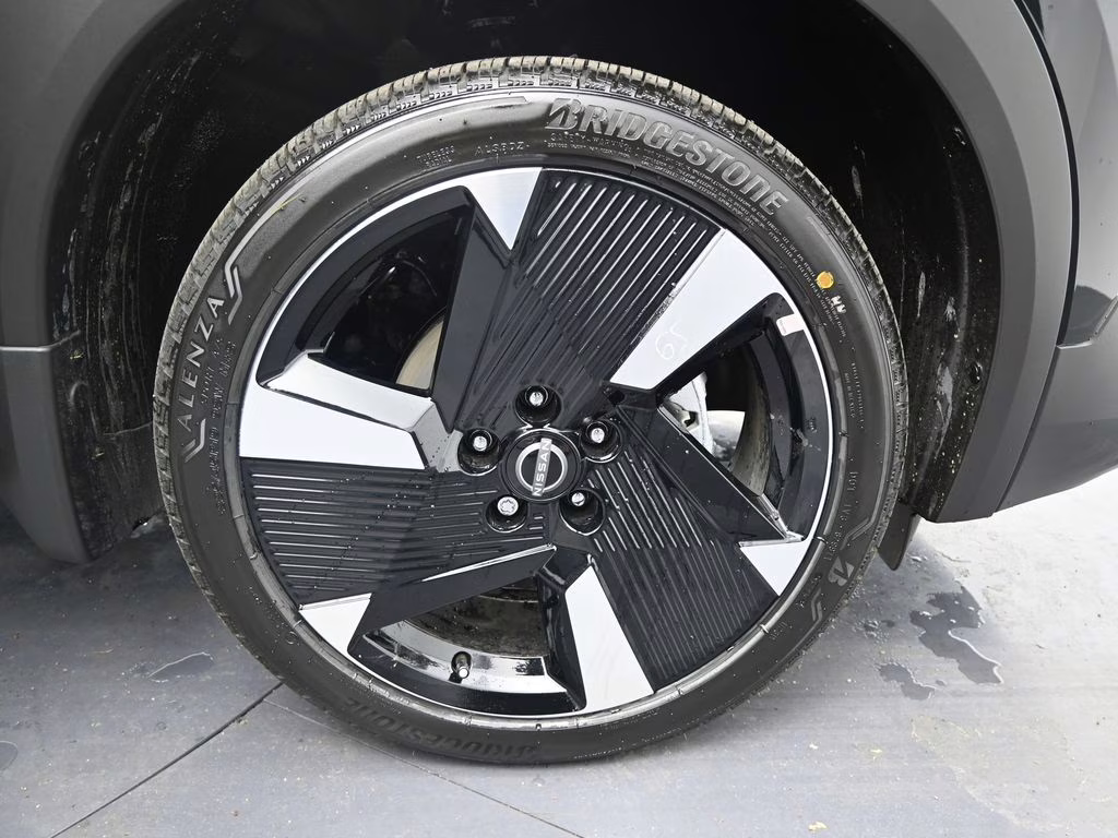 2026 Super Black Nissan Kicks SR FWD SUV