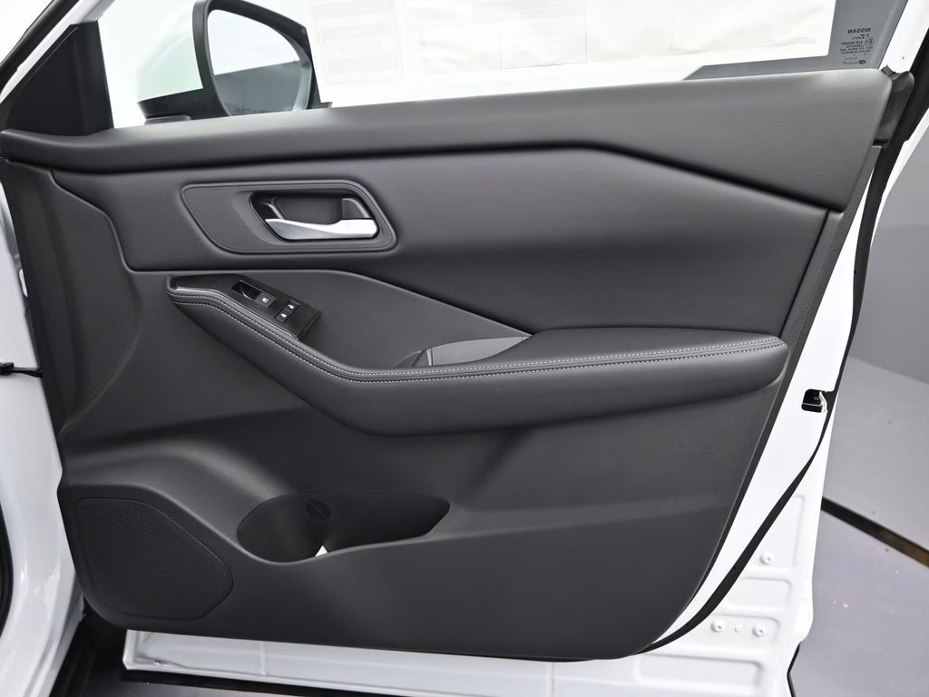 2026 Everest White Pearl Tricoat Nissan Rogue SV FWD SUV