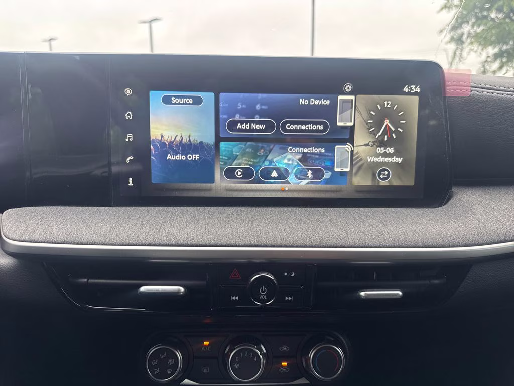 2025 Scarlet Ember Tintcoat/Super Black Nissan Kicks SV AWD SUV