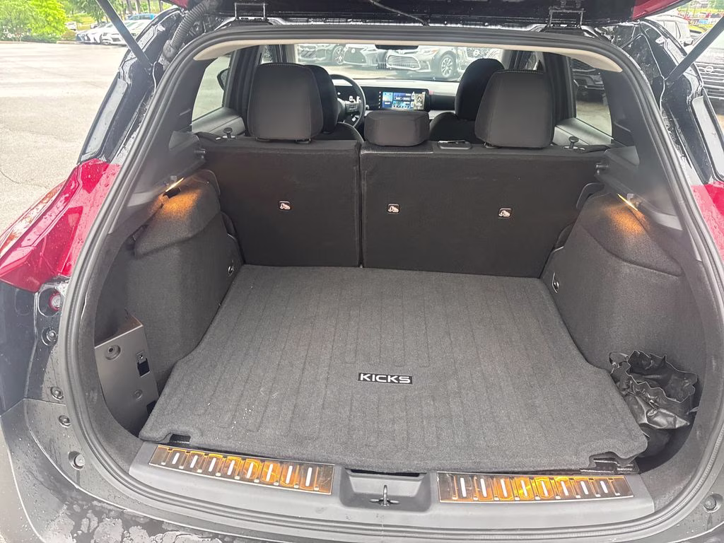 2025 Scarlet Ember Tintcoat/Super Black Nissan Kicks SV AWD SUV