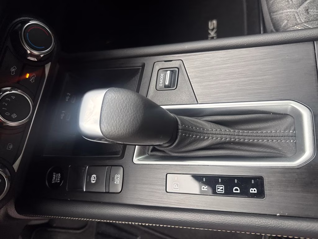 2025 Scarlet Ember Tintcoat/Super Black Nissan Kicks SV AWD SUV