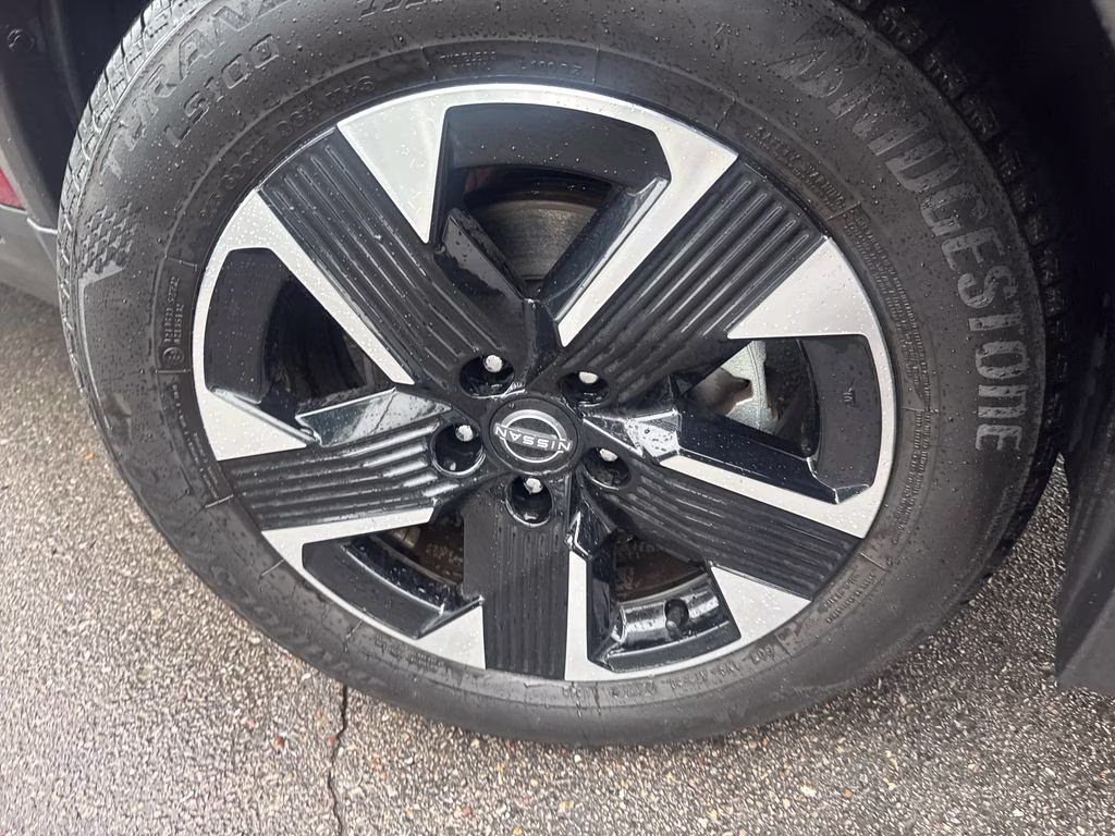 2025 Scarlet Ember Tintcoat/Super Black Nissan Kicks SV AWD SUV