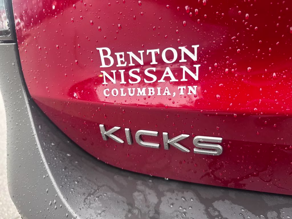 2025 Scarlet Ember Tintcoat/Super Black Nissan Kicks SV AWD SUV