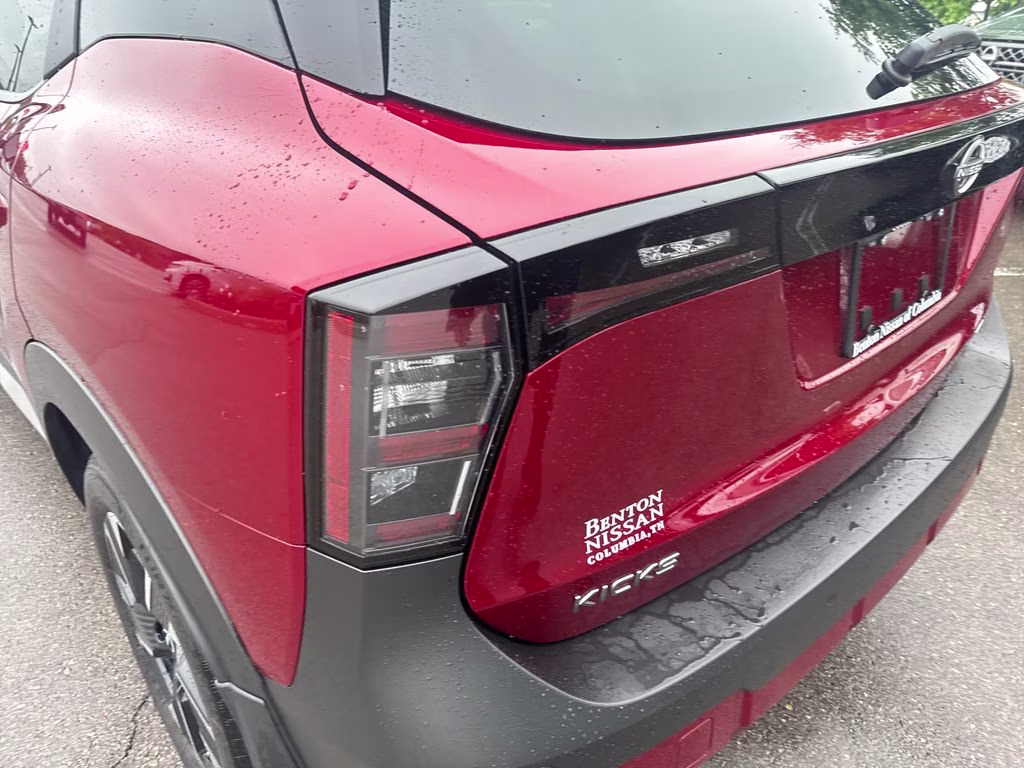 2025 Scarlet Ember Tintcoat/Super Black Nissan Kicks SV AWD SUV