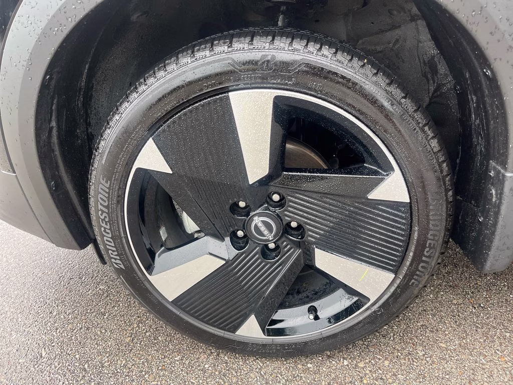 2026 Super Black Nissan Kicks SR FWD SUV